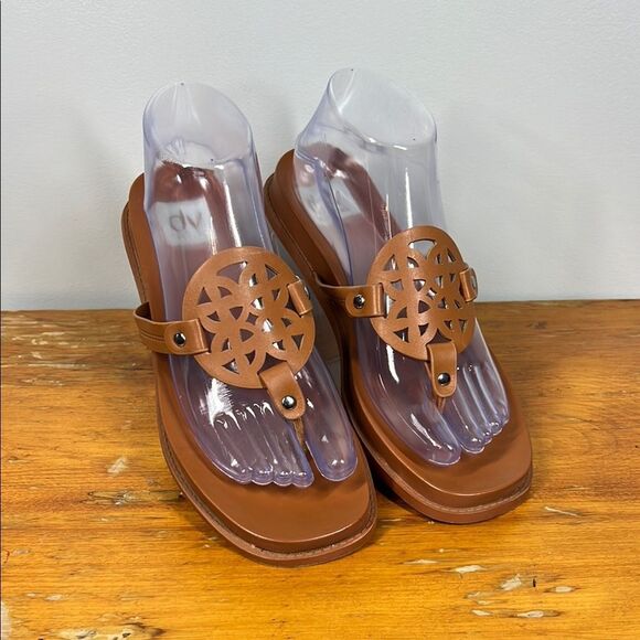Dolce Vita Brown Sandals with Thong Design and Perforated Straps - Picture 1 of 8